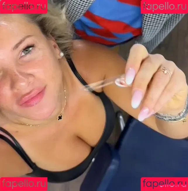 Evelyn Burdecki Onlyfans Photo Gallery 