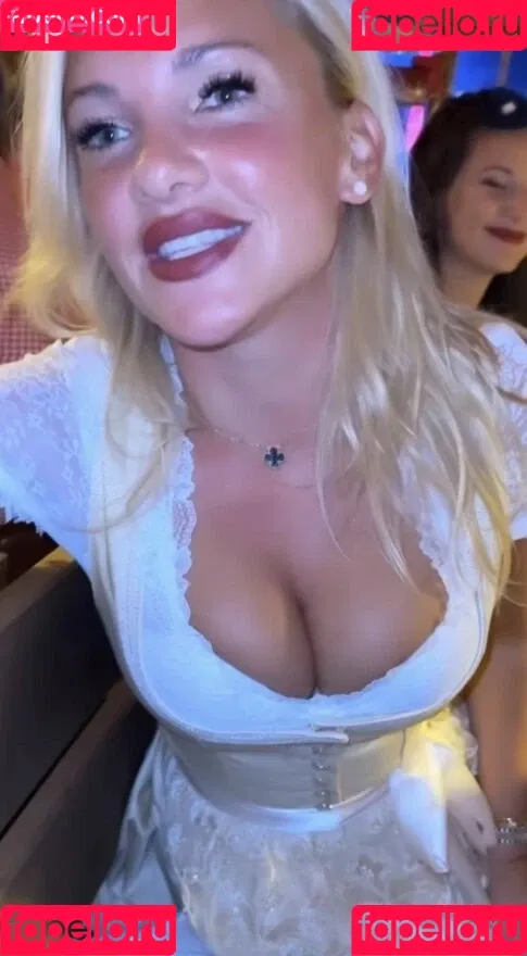 Evelyn Burdecki Onlyfans Photo Gallery 