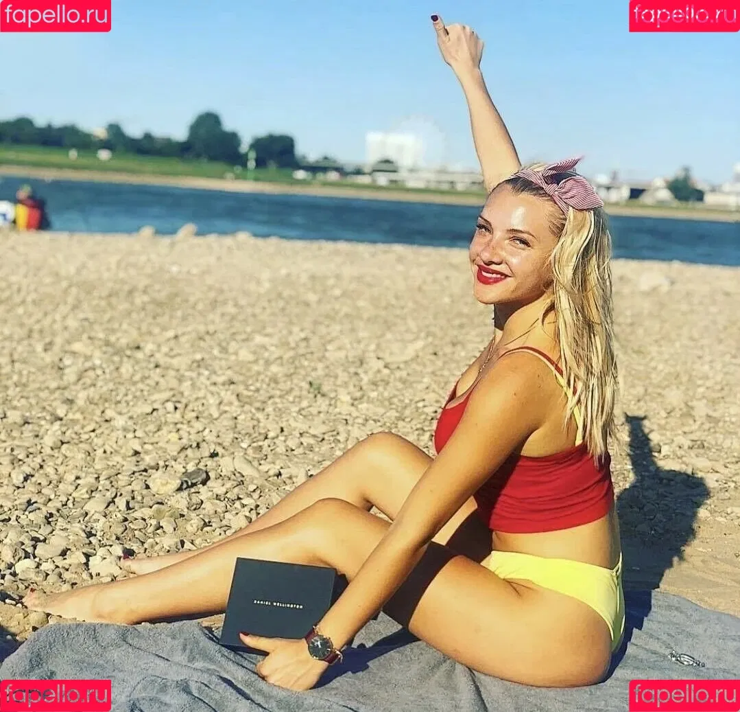 Evelyn Burdecki Onlyfans Photo Gallery 