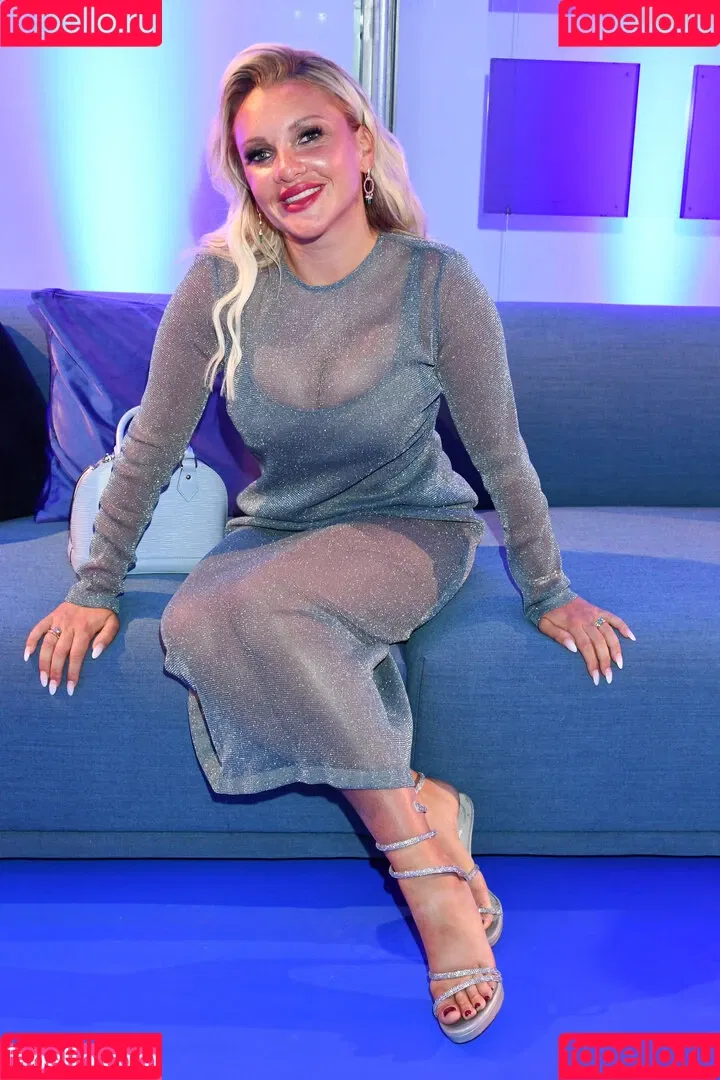 Evelyn Burdecki Onlyfans Photo Gallery 