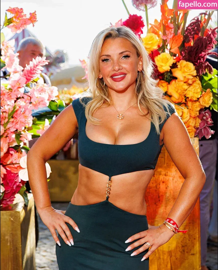 Evelyn Burdecki Onlyfans Photo Gallery 