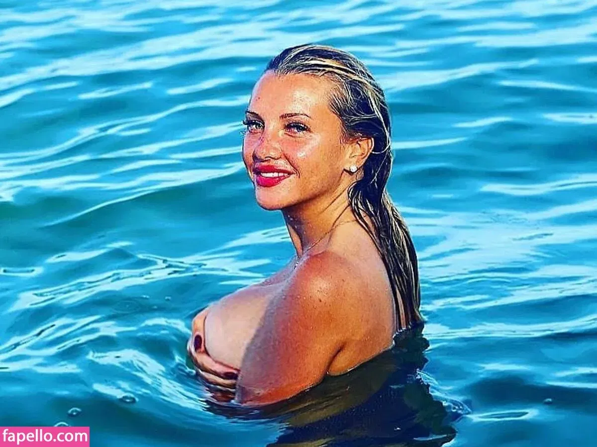 Evelyn Burdecki Onlyfans Photo Gallery 