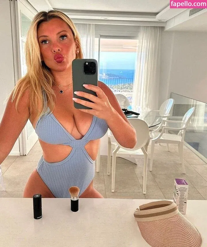 Evelyn Burdecki Onlyfans Photo Gallery 