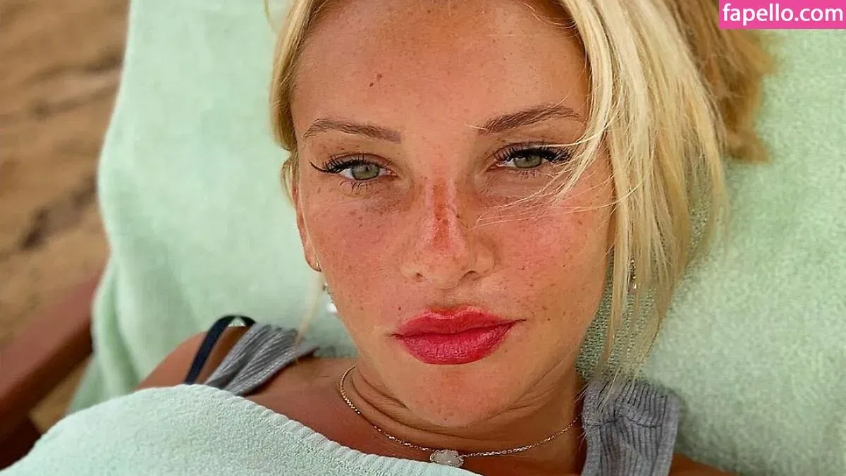 Evelyn Burdecki Onlyfans Photo Gallery 