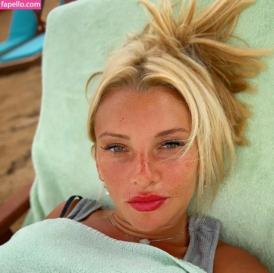 Evelyn Burdecki Onlyfans Photo Gallery 