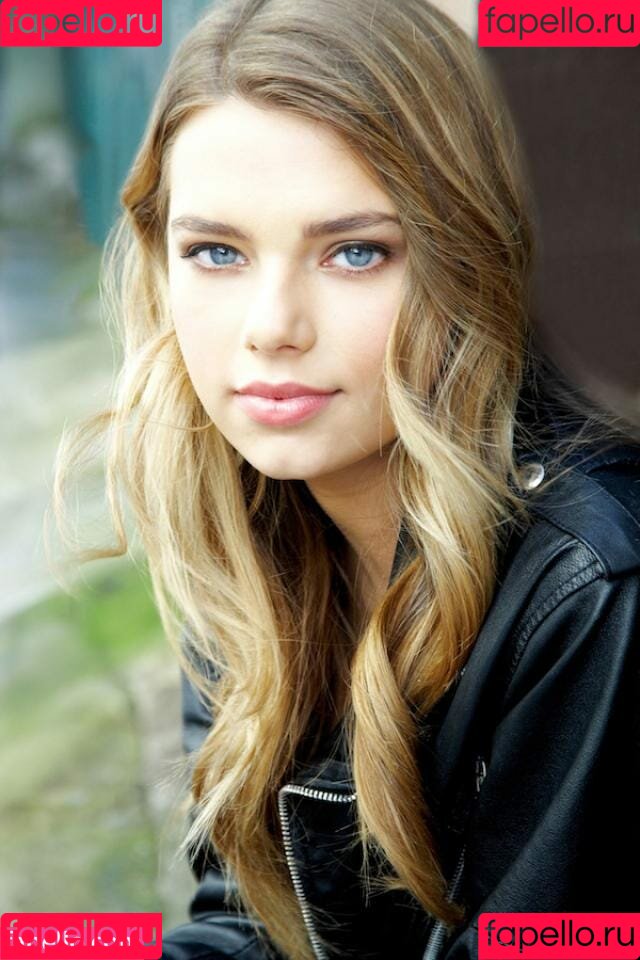 Indiana Evans Onlyfans Photo Gallery 