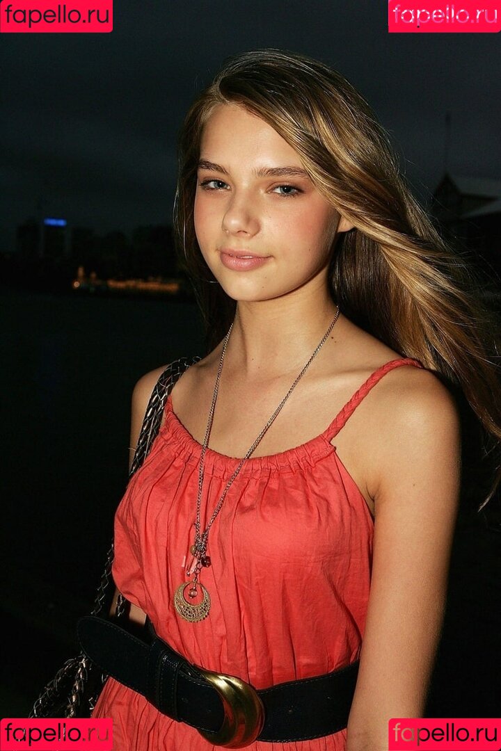 Indiana Evans Onlyfans Photo Gallery 