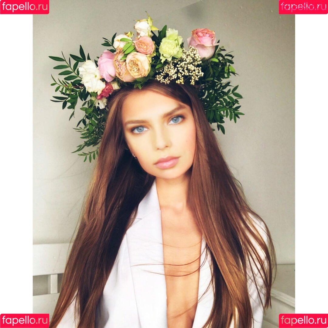 Indiana Evans Onlyfans Photo Gallery 