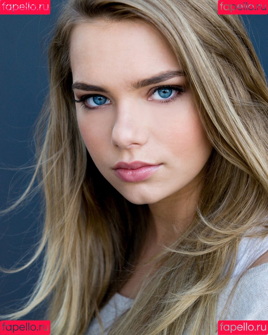 Indiana Evans Onlyfans Photo Gallery 