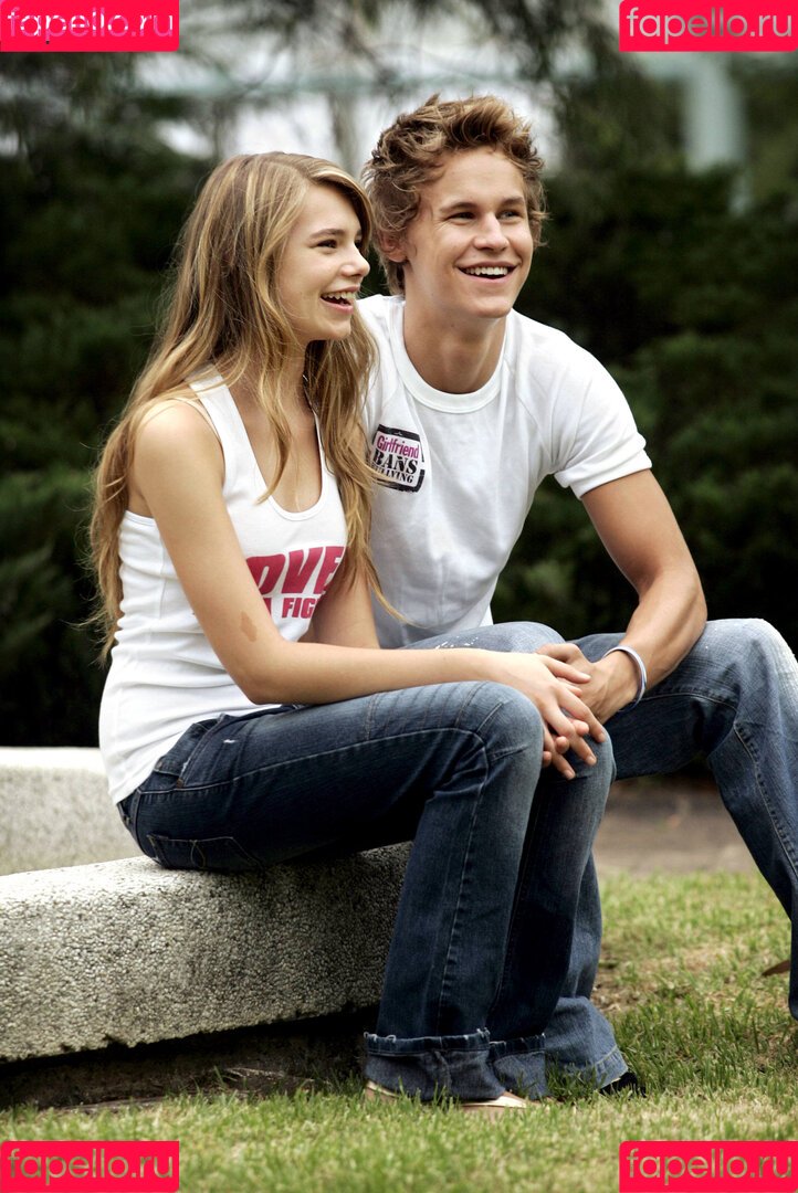 Indiana Evans Onlyfans Photo Gallery 