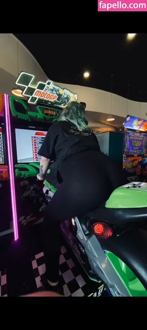 iradash Onlyfans Photo Gallery 