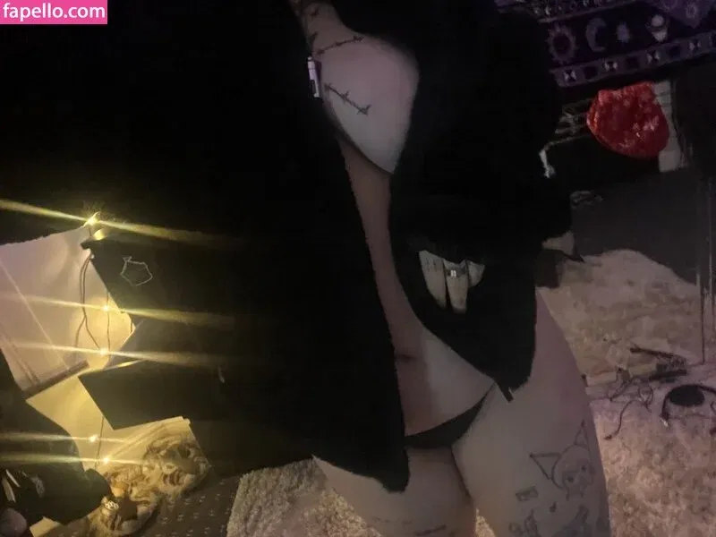 iradash Onlyfans Photo Gallery 