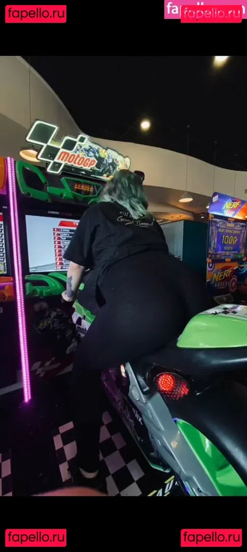 iradash Onlyfans Photo Gallery 