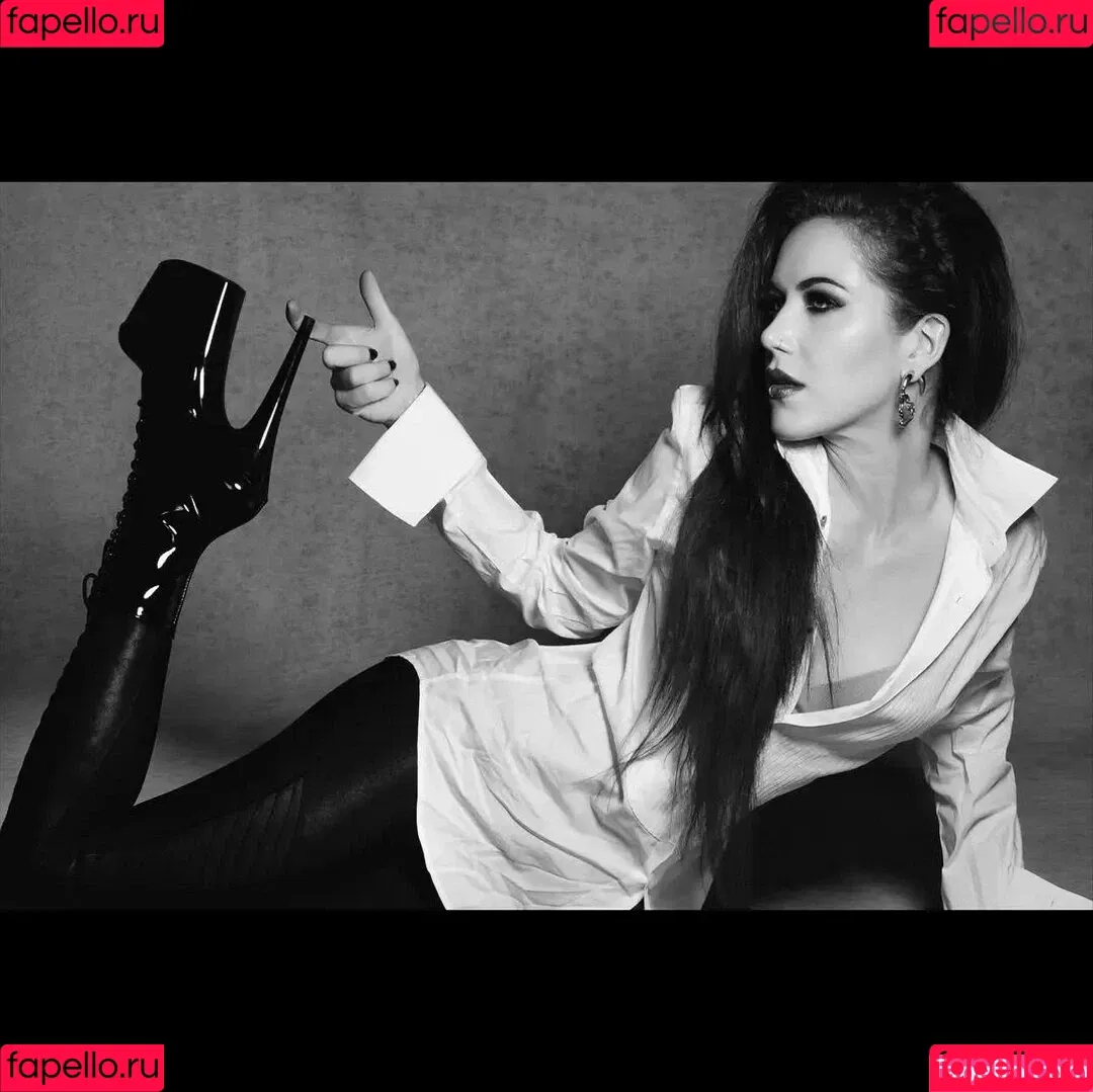 Alissa White-Gluz Onlyfans Photo Gallery 