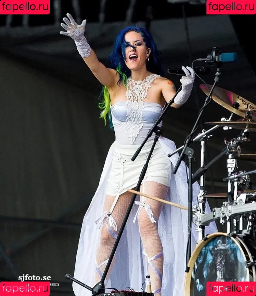 Alissa White-Gluz Onlyfans Photo Gallery 