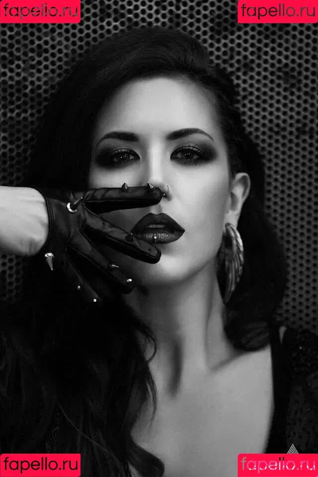 Alissa White-Gluz Onlyfans Photo Gallery 