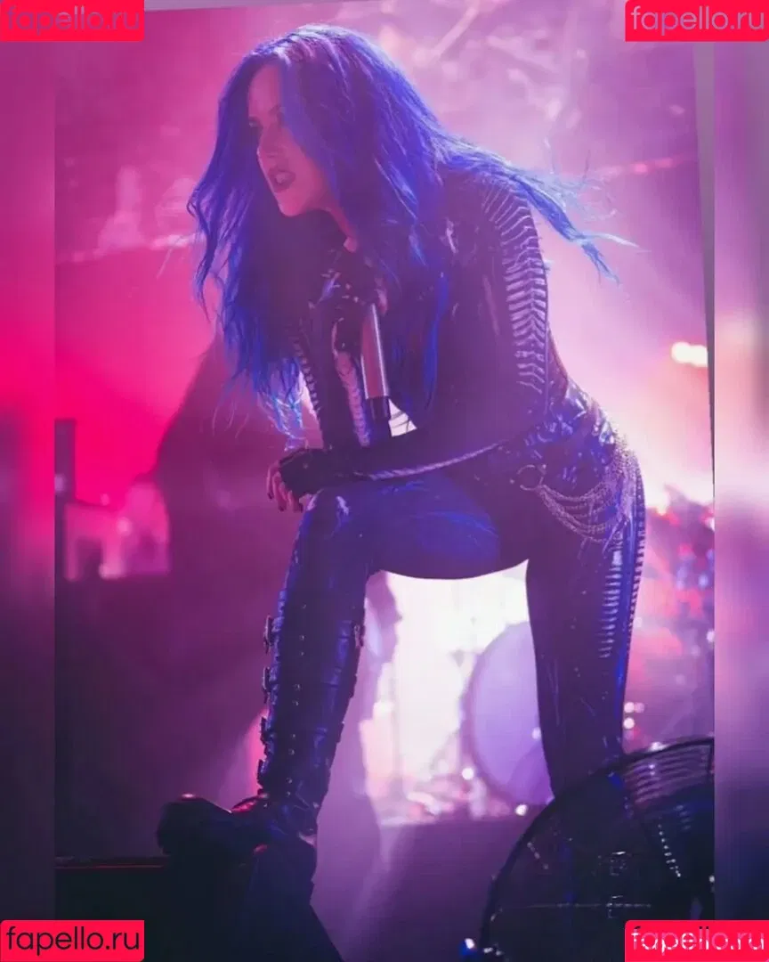 Alissa White-Gluz Onlyfans Photo Gallery 