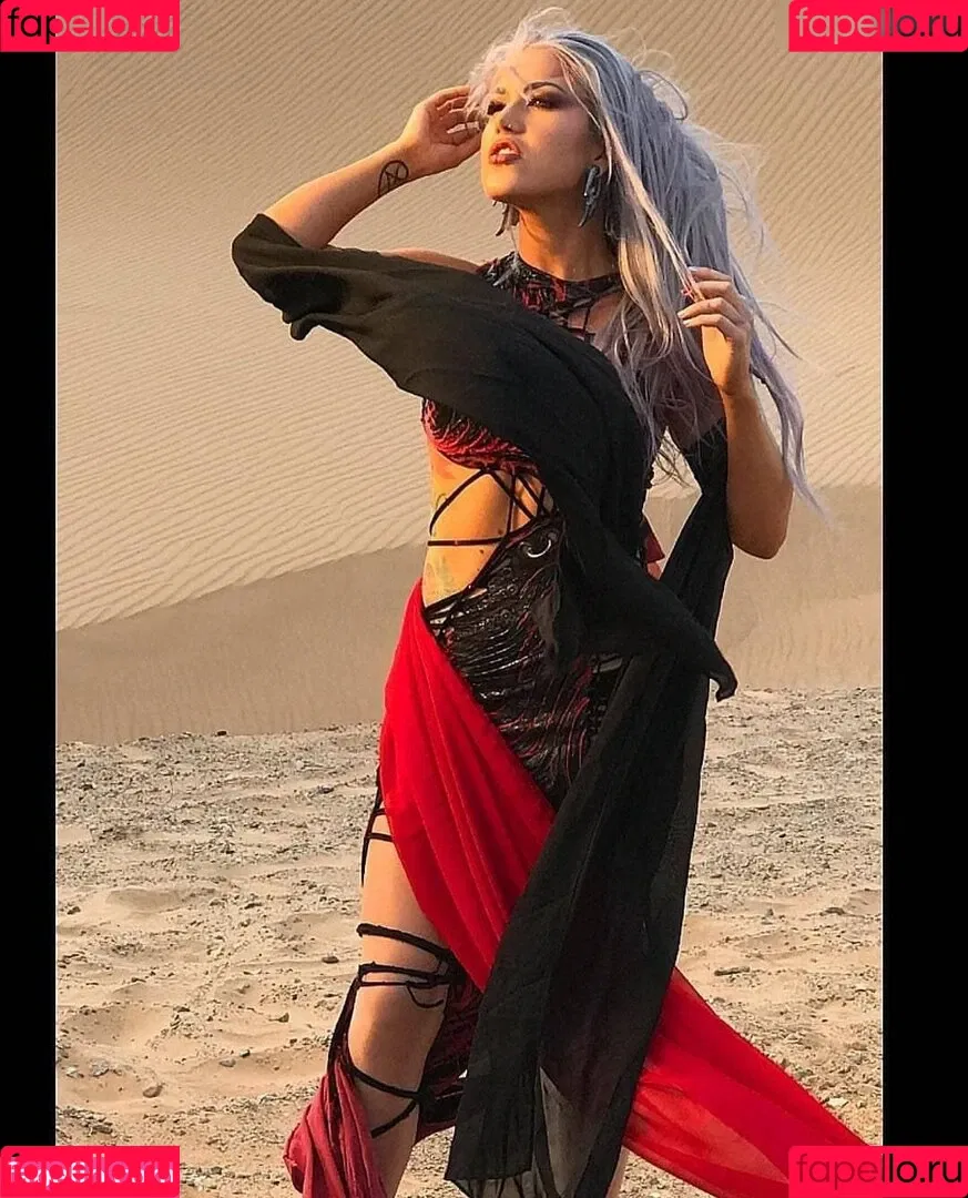 Alissa White-Gluz Onlyfans Photo Gallery 
