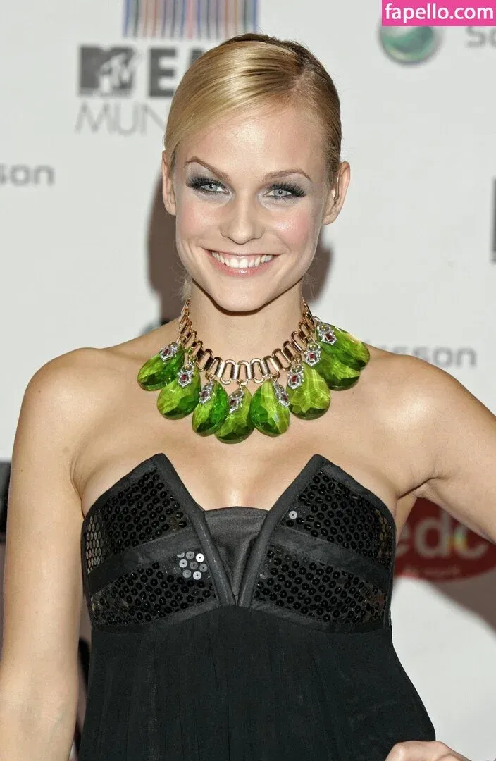 Mirjam Weichselbraun Onlyfans Photo Gallery 