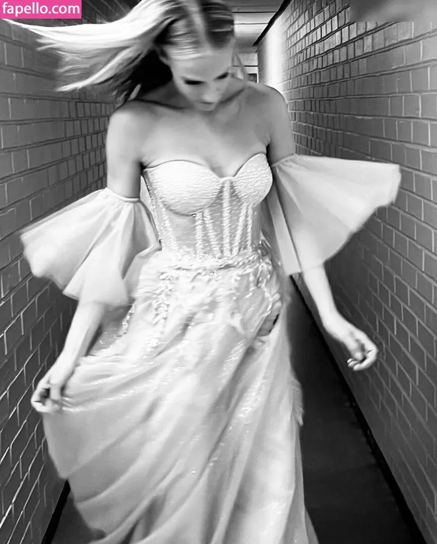 Mirjam Weichselbraun Onlyfans Photo Gallery 