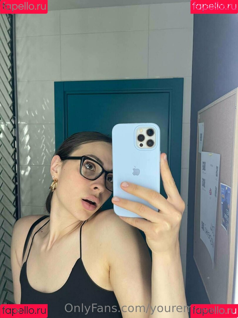 youremmmma Onlyfans Photo Gallery 