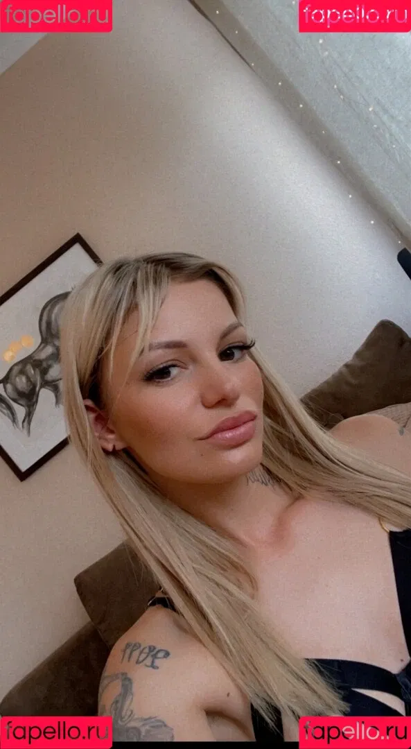Kaira Kampen Onlyfans Photo Gallery 
