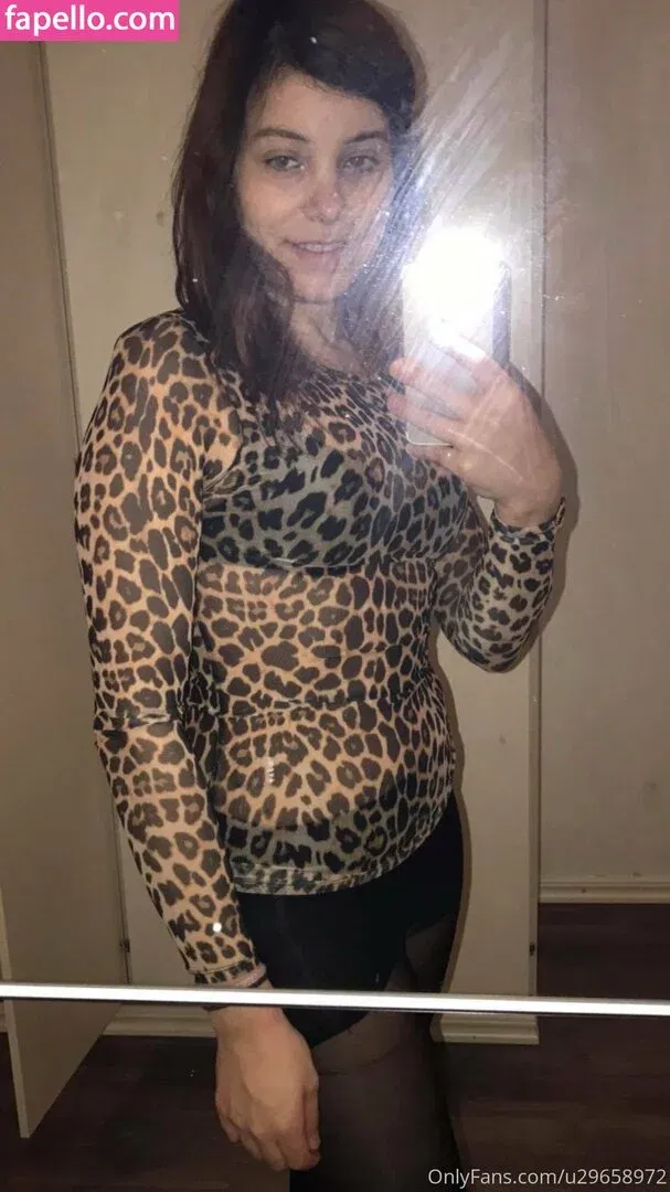 u29658972 Onlyfans Photo Gallery 