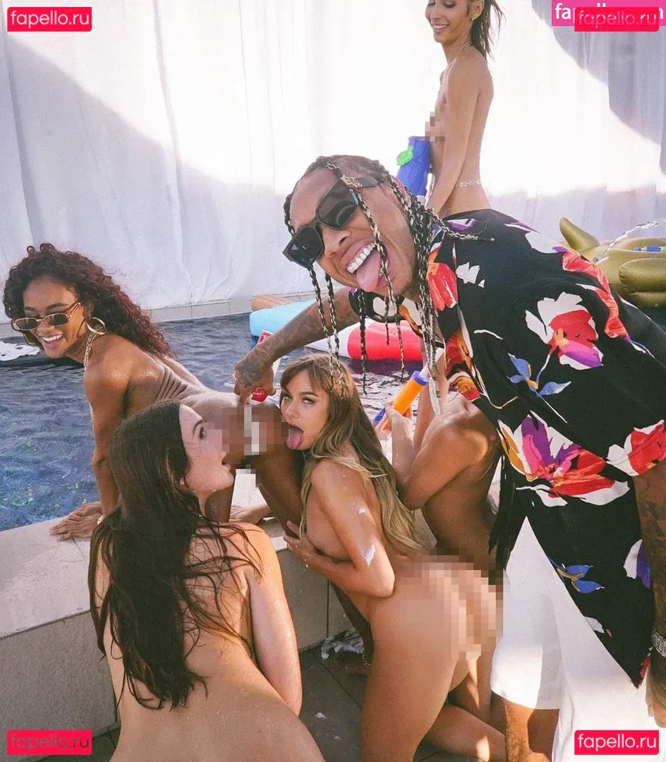 Tsuki SG Onlyfans Photo Gallery 