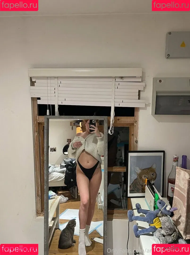 annieecharlotte Onlyfans Photo Gallery 