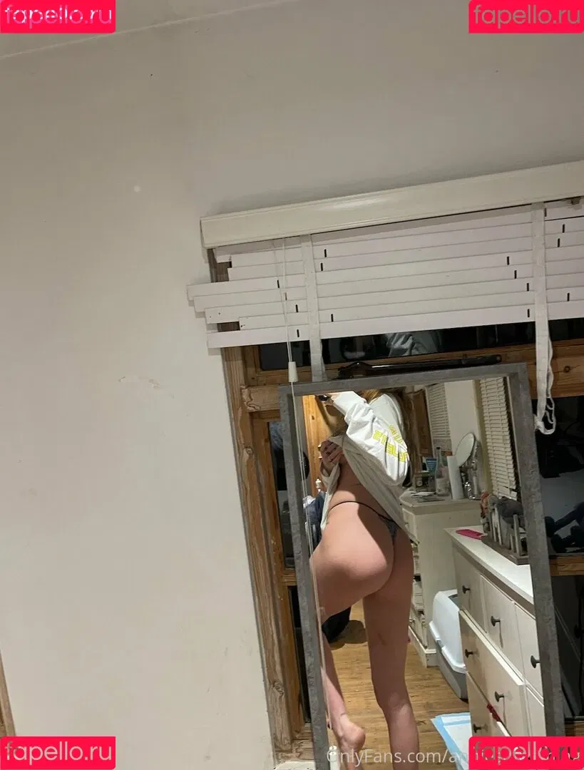 annieecharlotte Onlyfans Photo Gallery 