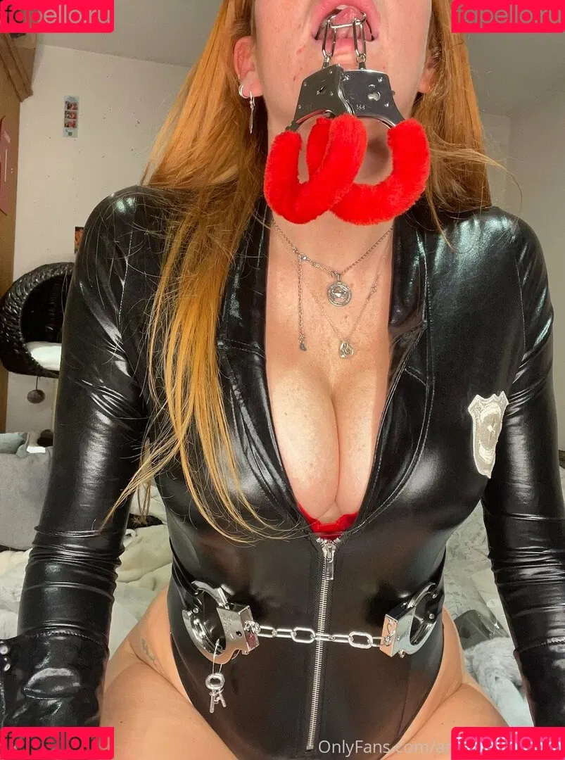 annieecharlotte Onlyfans Photo Gallery 