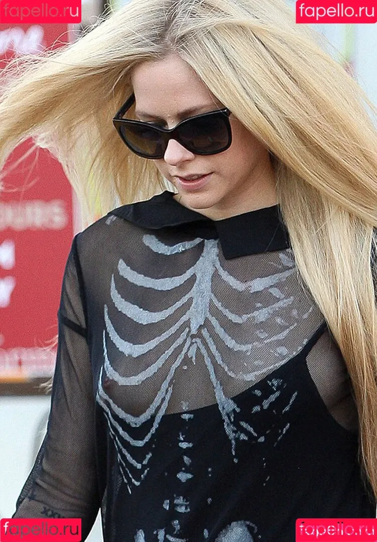 Avril Levigne Onlyfans Photo Gallery 