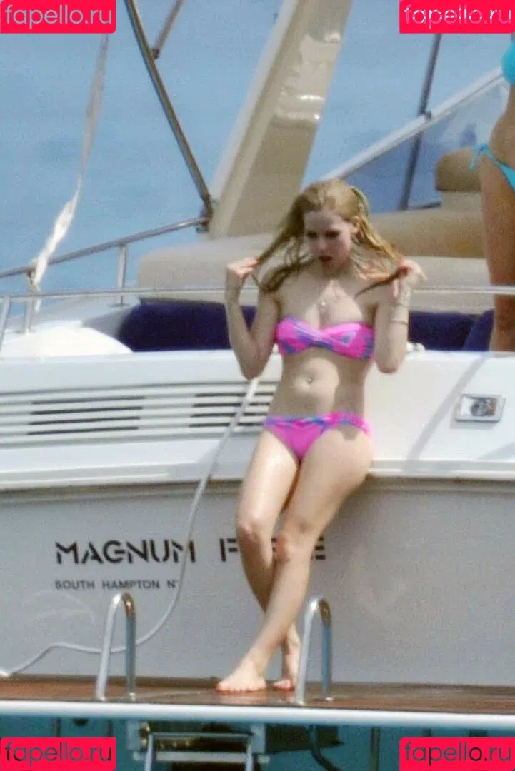 Avril Levigne Onlyfans Photo Gallery 