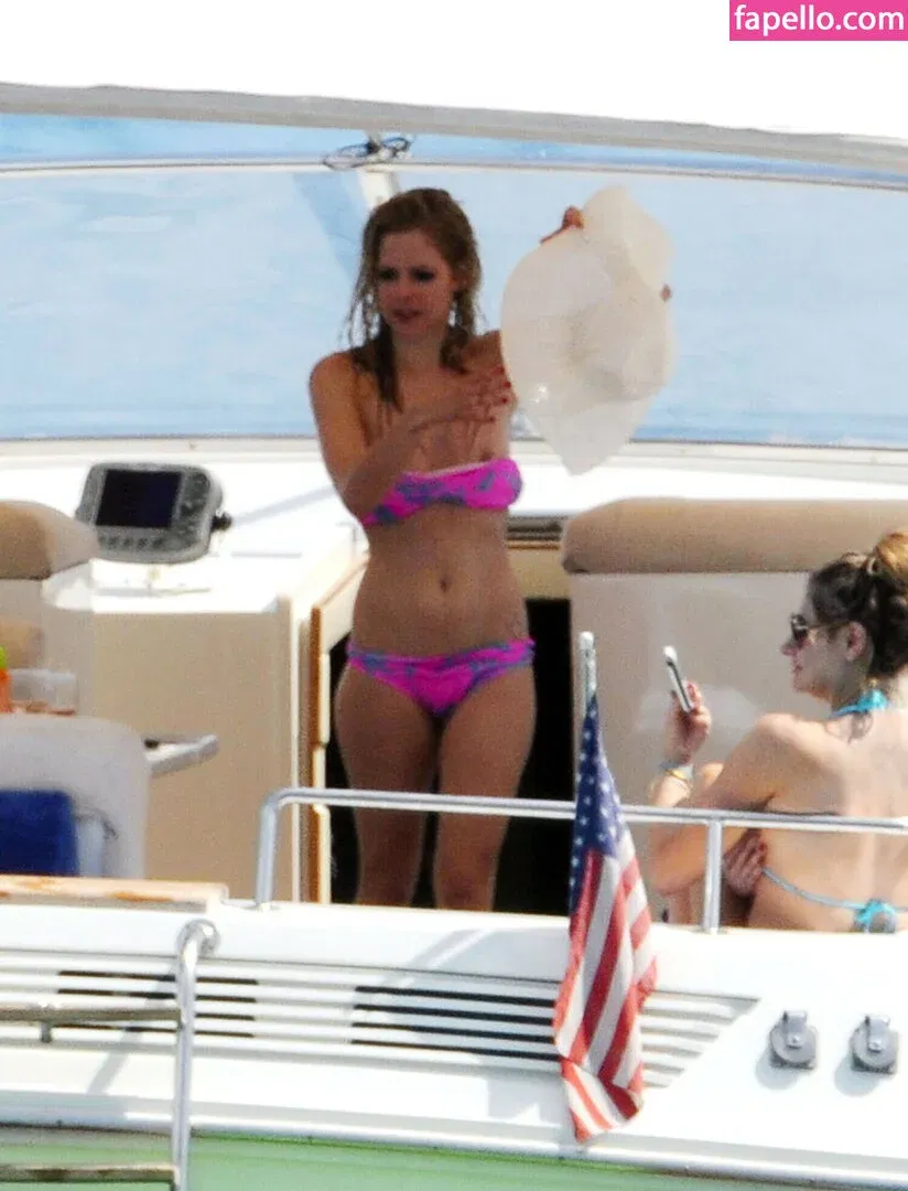 Avril Levigne Onlyfans Photo Gallery 