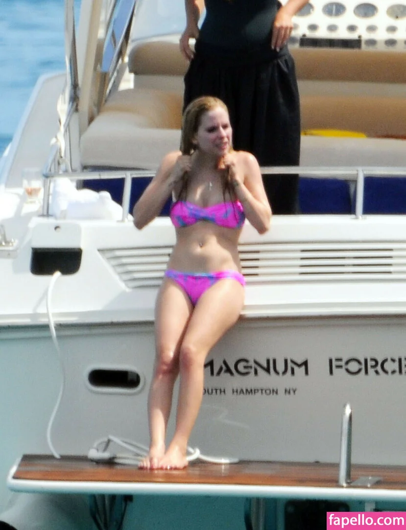 Avril Levigne Onlyfans Photo Gallery 