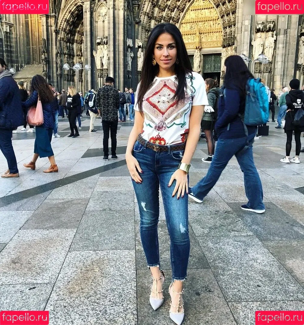 Negah Amiri Onlyfans Photo Gallery 