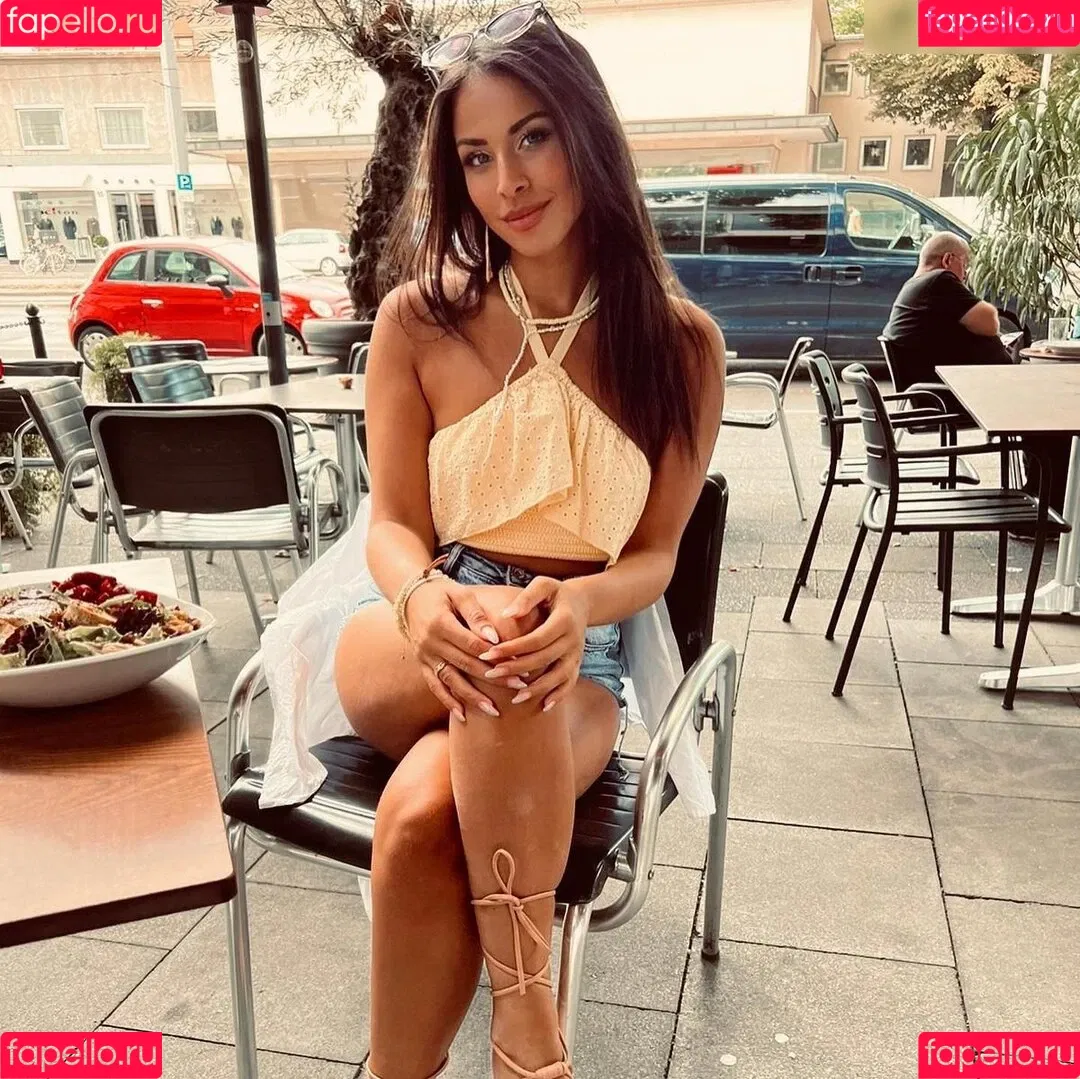 Negah Amiri Onlyfans Photo Gallery 
