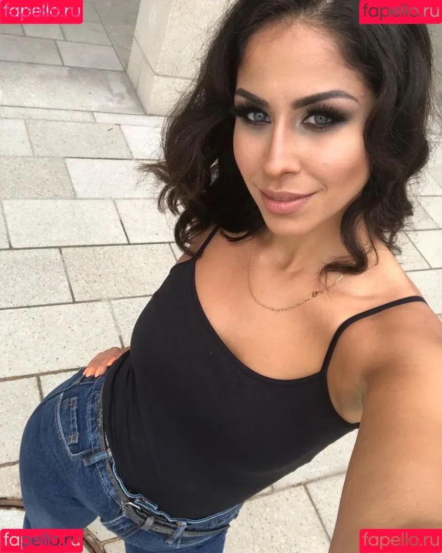 Negah Amiri Onlyfans Photo Gallery 