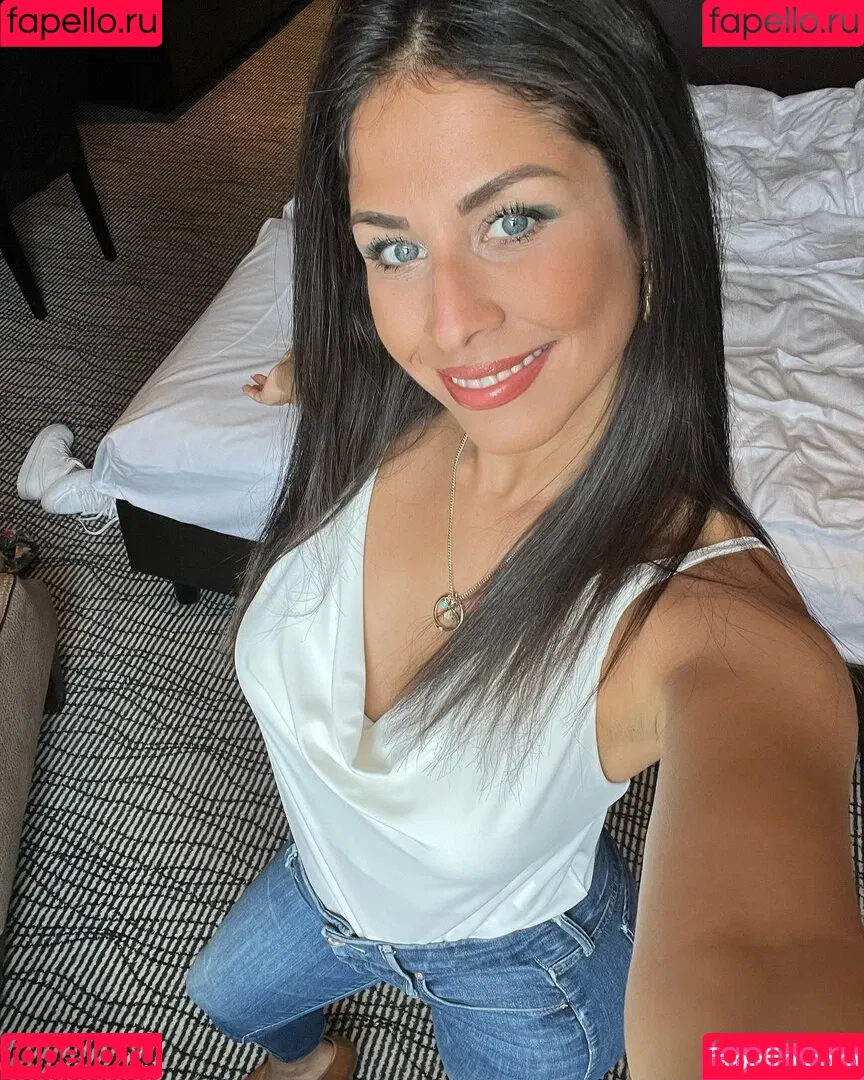 Negah Amiri Onlyfans Photo Gallery 