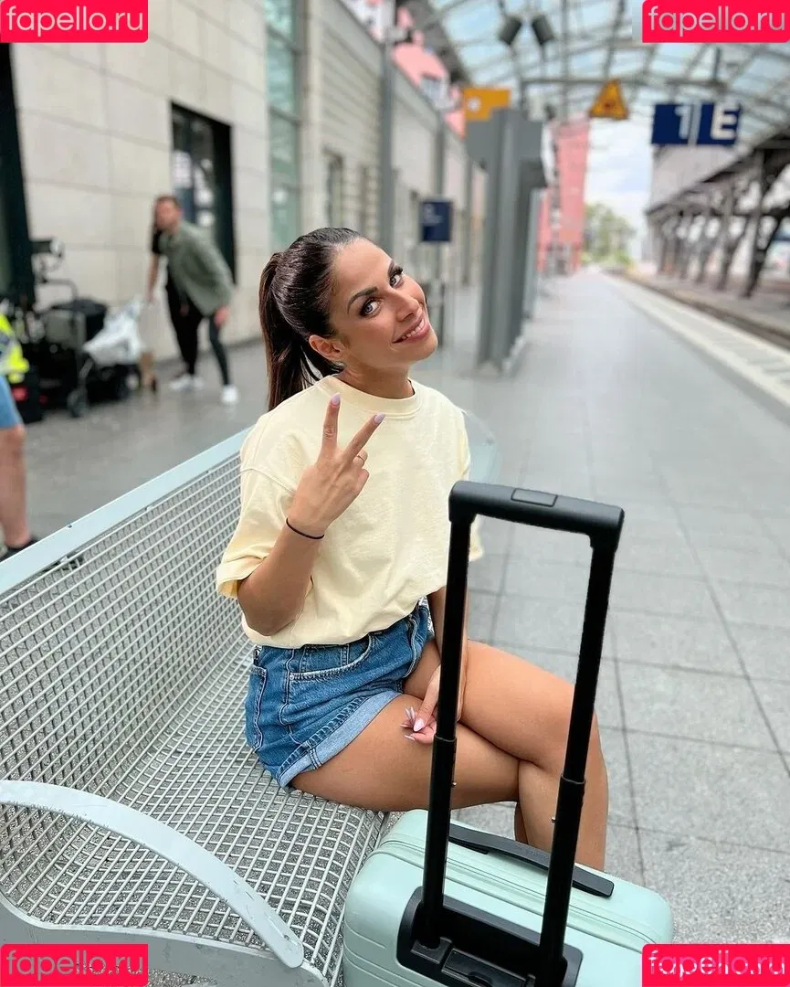 Negah Amiri Onlyfans Photo Gallery 