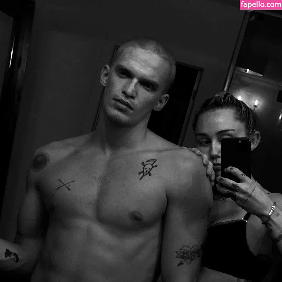 milagross.c Onlyfans Photo Gallery 