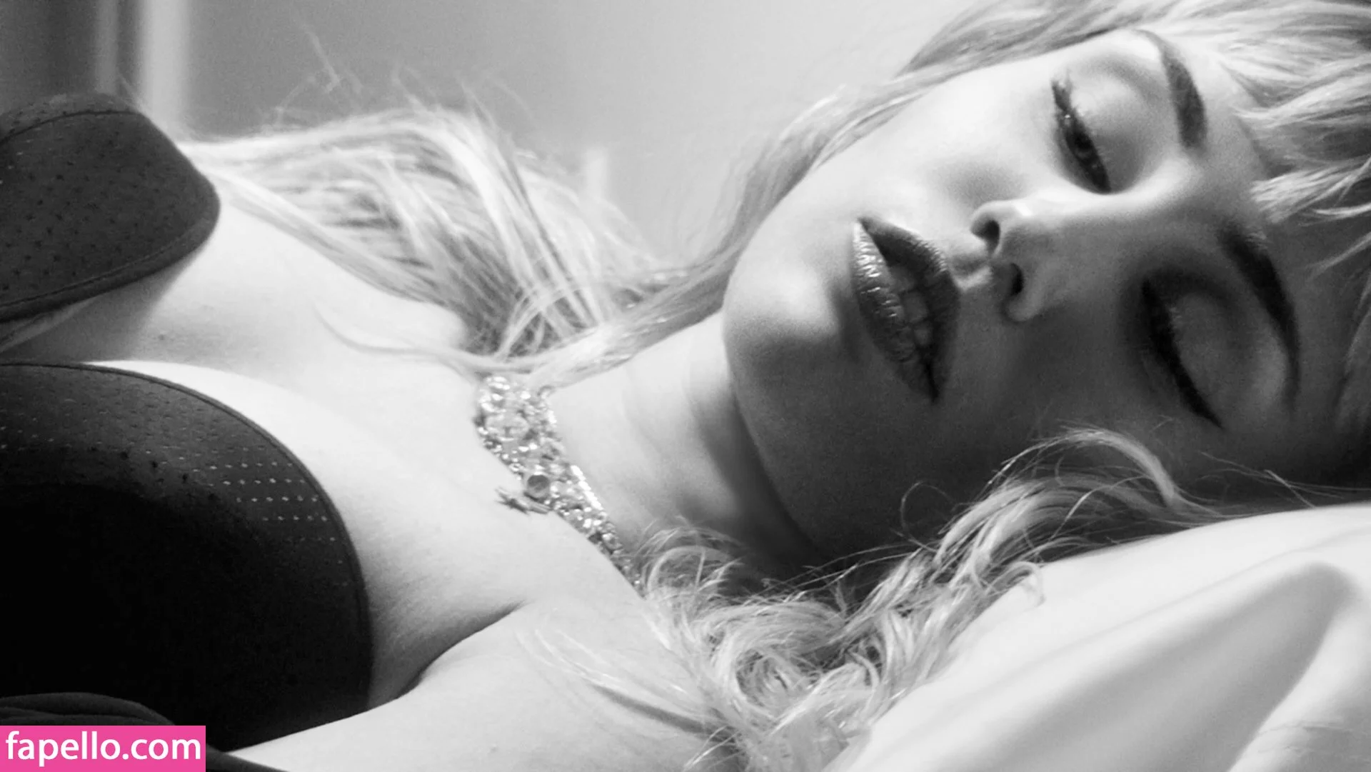 milagross.c Onlyfans Photo Gallery 