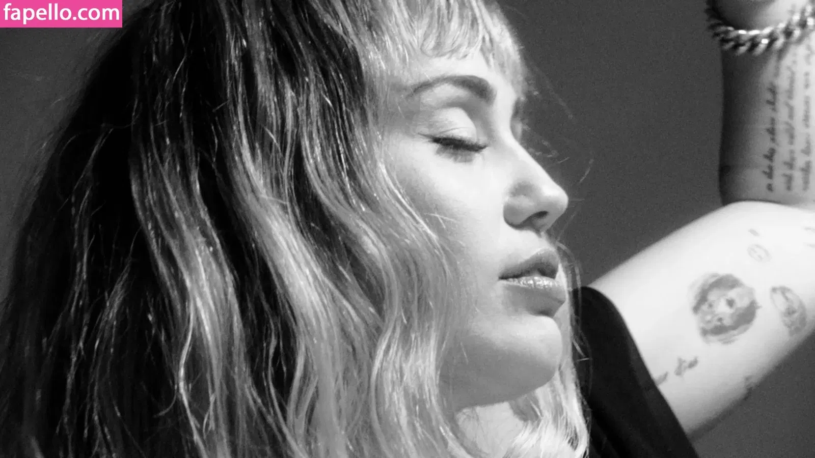 milagross.c Onlyfans Photo Gallery 