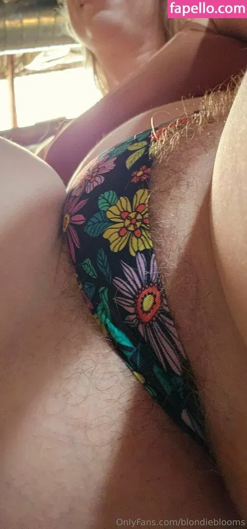 Blondie Blooms Onlyfans Photo Gallery 