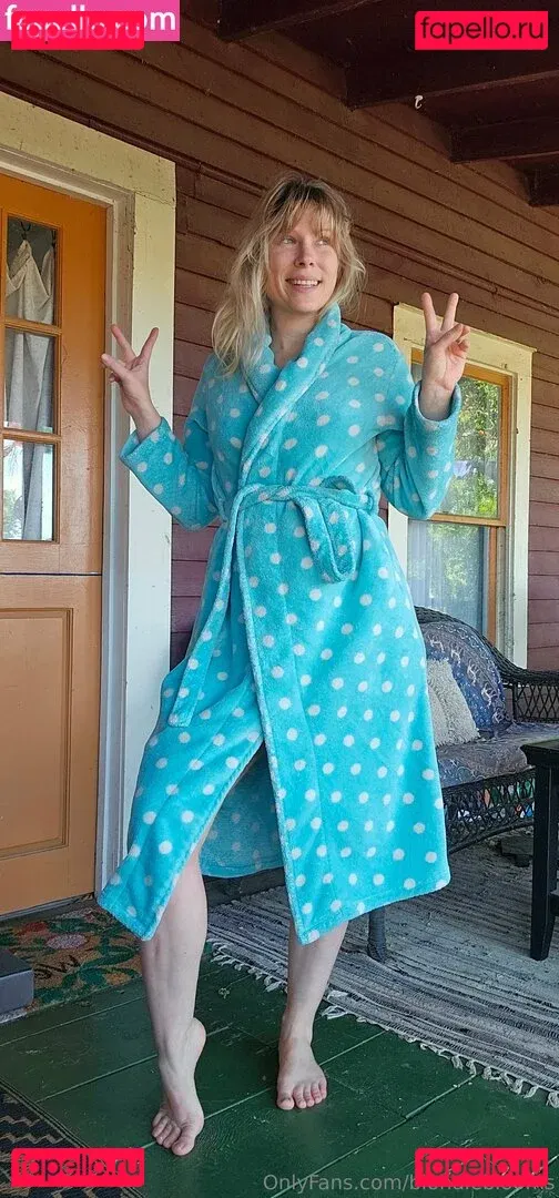 Blondie Blooms Onlyfans Photo Gallery 