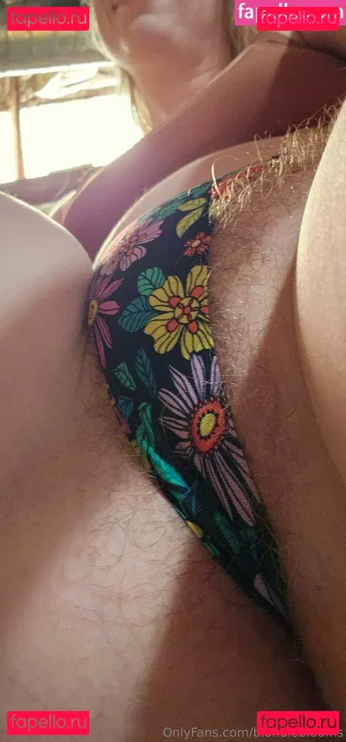 Blondie Blooms Onlyfans Photo Gallery 