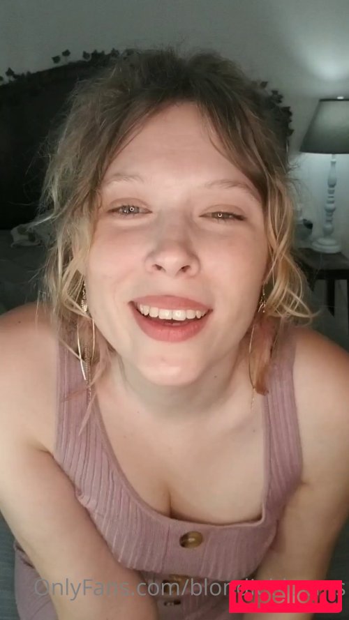 Blondie Blooms Onlyfans Photo Gallery 
