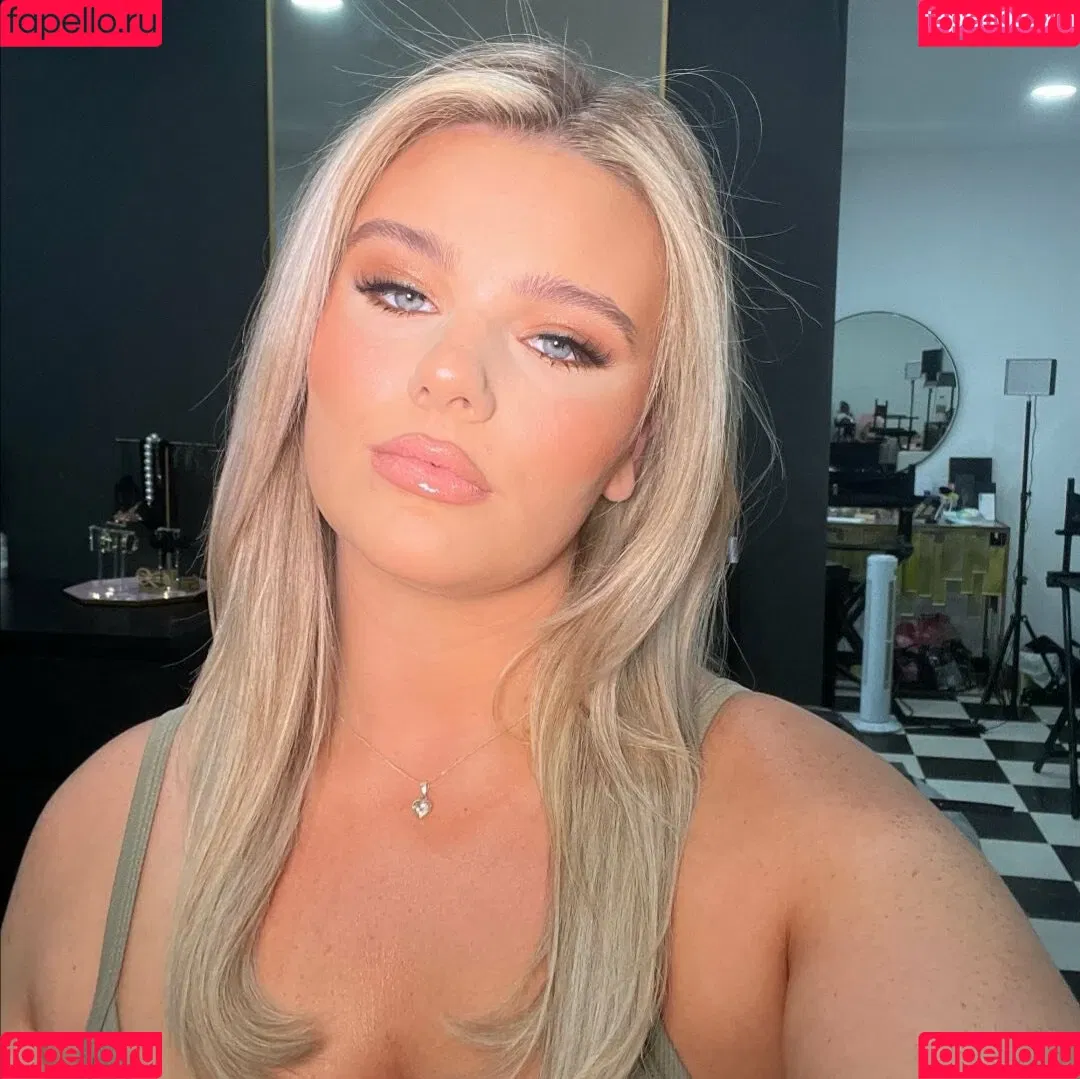 Ellis Lunt Onlyfans Photo Gallery 