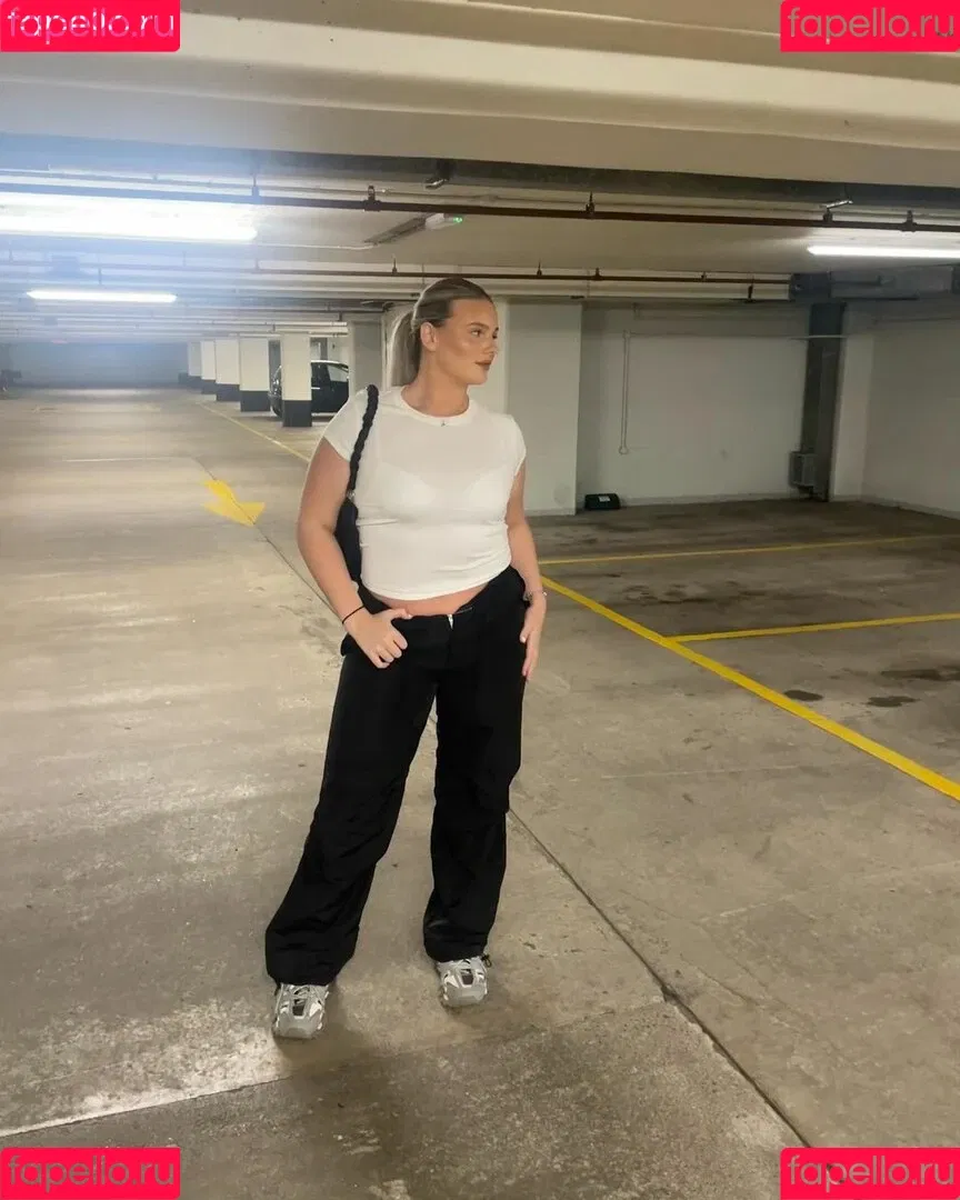Ellis Lunt Onlyfans Photo Gallery 