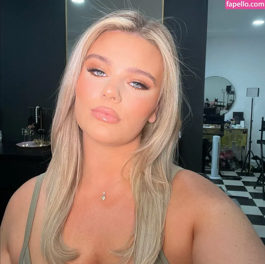 Ellis Lunt Onlyfans Photo Gallery 